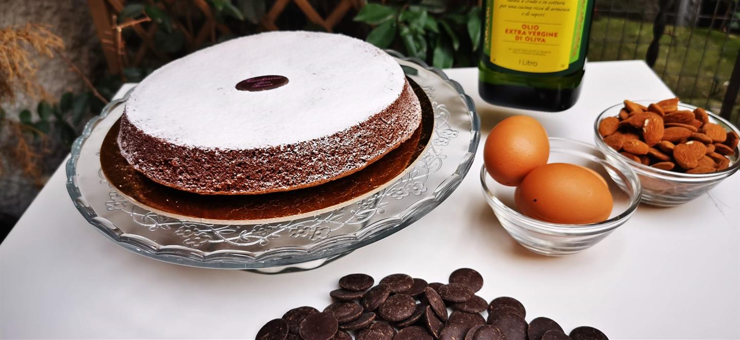 Torta caprese con mandorle e cioccolato fondente